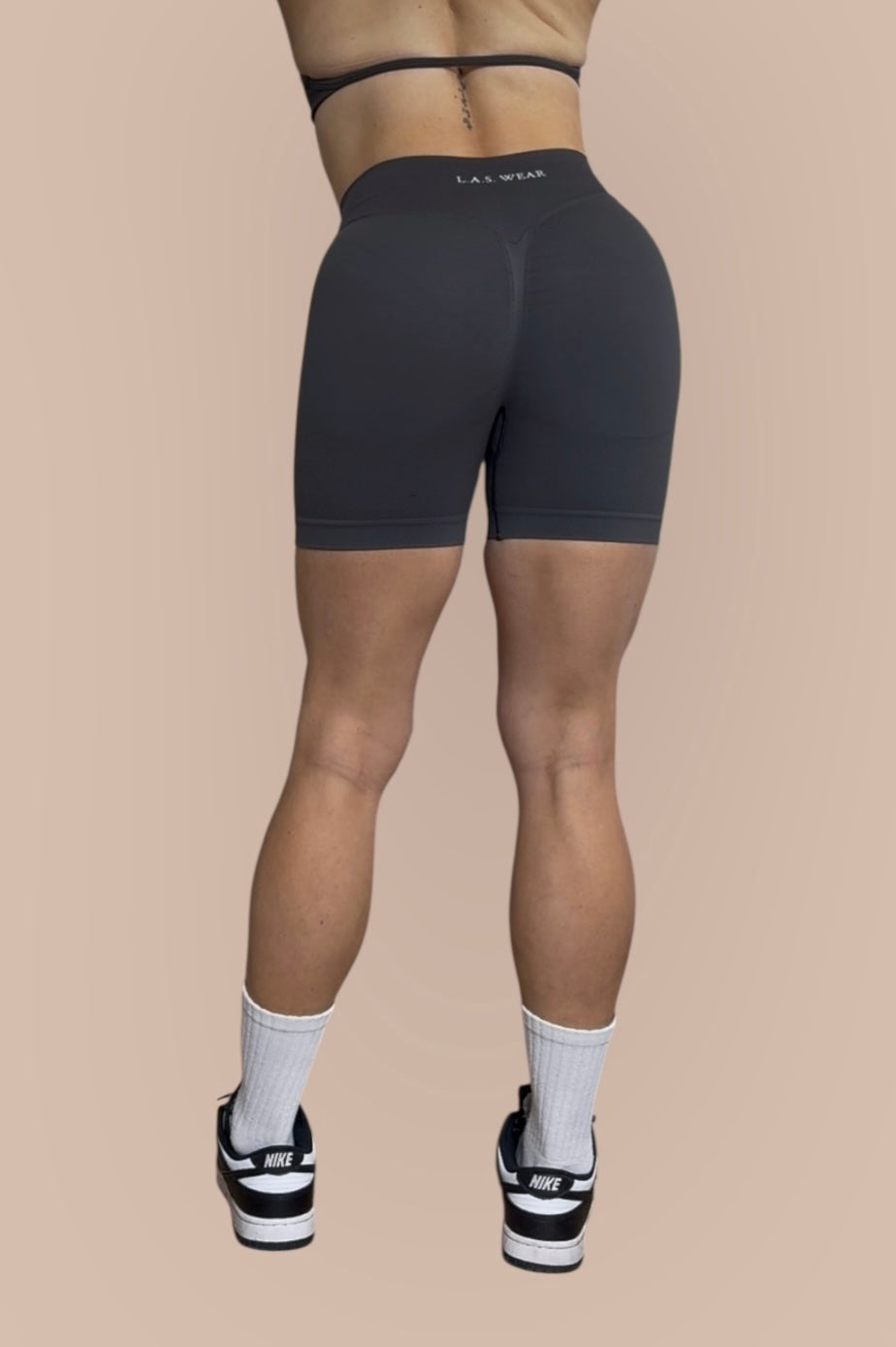 Invisible scrunch mid shorts