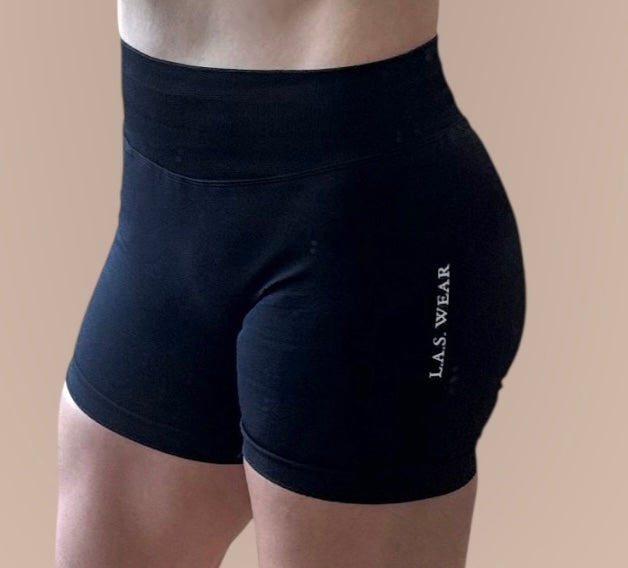Invisible scrunch mid rise shorts