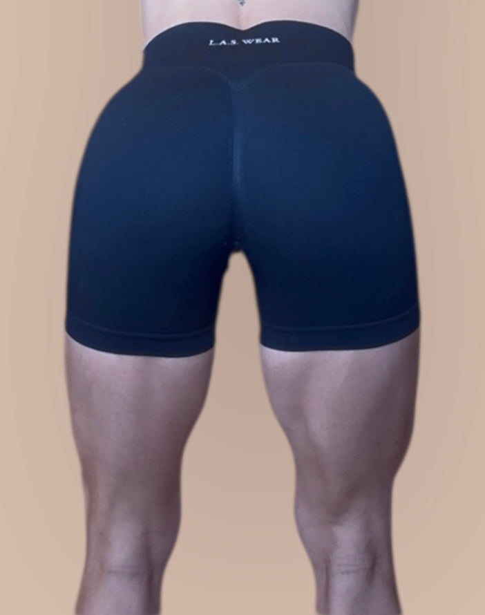 Invisible scrunch mid rise shorts